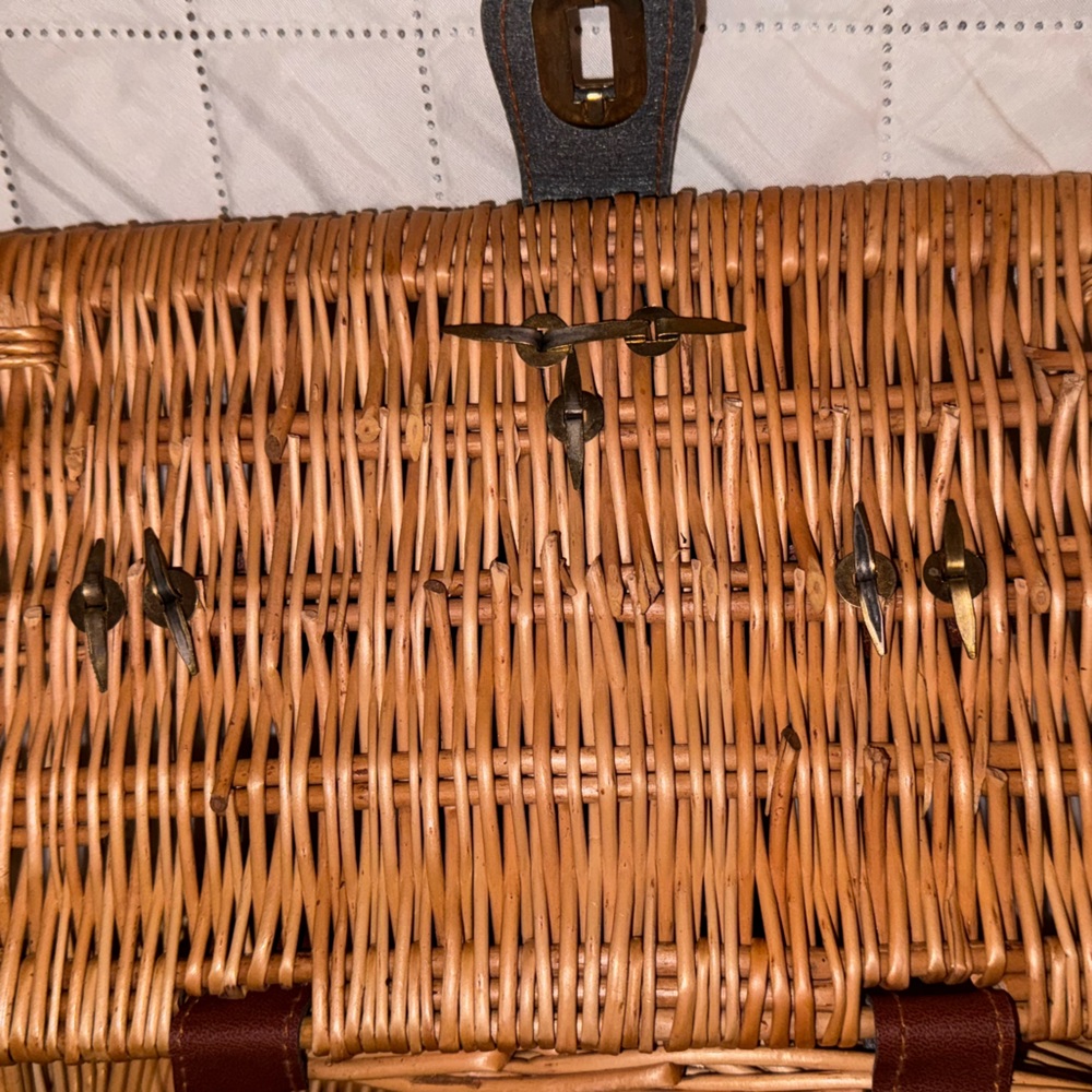 Wicker basket with handle, 10 x 6 1/2 - Picture 7 of 16